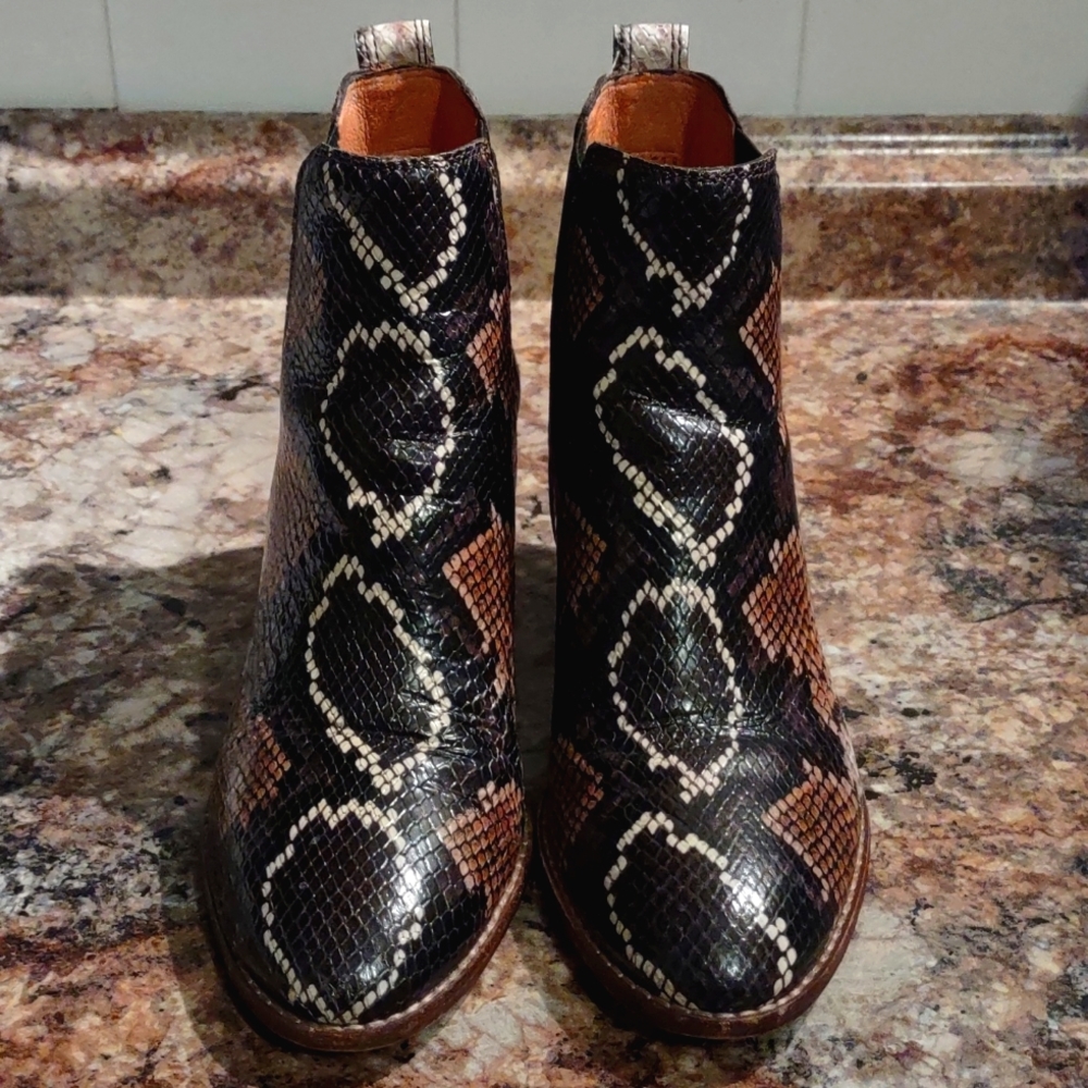 Madewell The Regan Snake Embossed Leather Ankle Boots - Picture 5 of 9